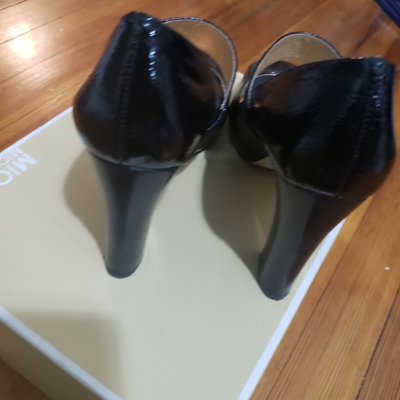 Michael Kors Patent Leather Beverly Open Toe Heels - Picture 3 of 9